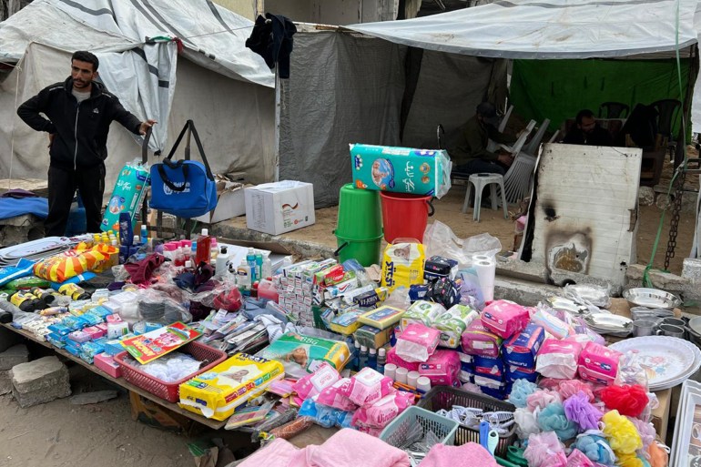 Les gens sont tristes ; il n’y a pas de mouvement dans le commerce comme avant.