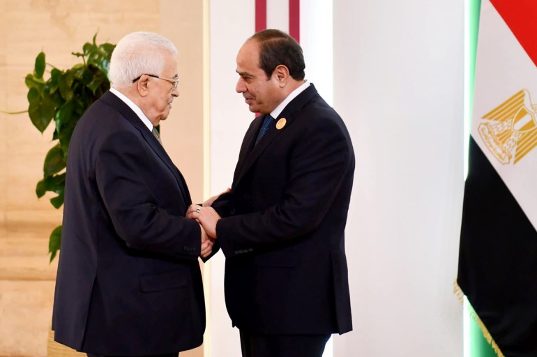 Le président égyptien Abdel Fattah al-Sisi et le palestinien Mahmoud Abbas lors du sommet arabe au Caire