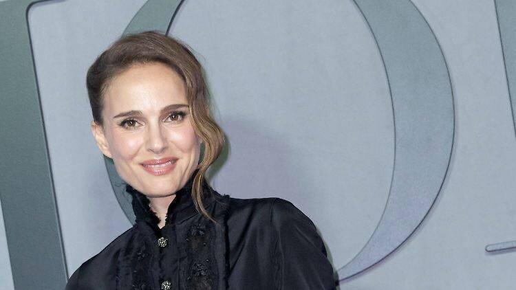 Frankophil: Natalie Portman porte Dior début mars.