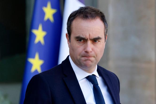 Le ministre des armées, Sébastien Lecornu, à la sortie du conseil des ministres, à Paris, le 5 mars 2025.