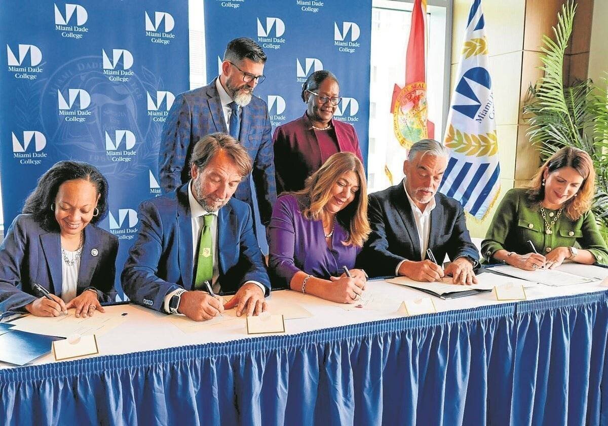 Manny Díaz Jr. et Madeline Pumariega lors de la présentation