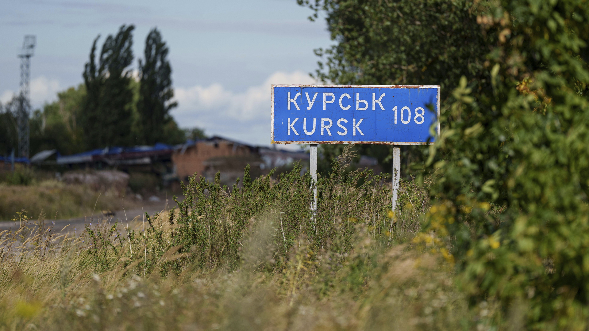 Ein Hinweisschild auf Kursk