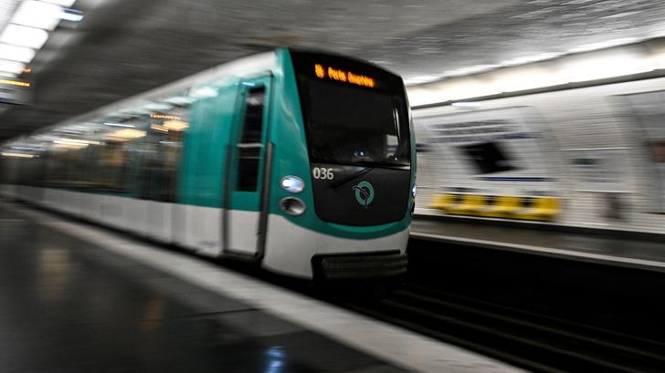 Photo d’illustration du métro parisien. L’Observatoire national des violences faites aux femmes publie ce lundi 10 mars un rapport sur les transports en commun.