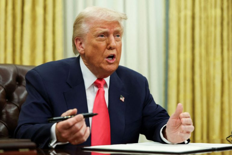 Image de Trump imposant un précédent décret de voyage