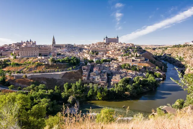 Vue de Toledo embrassée par le fleuve Tage.