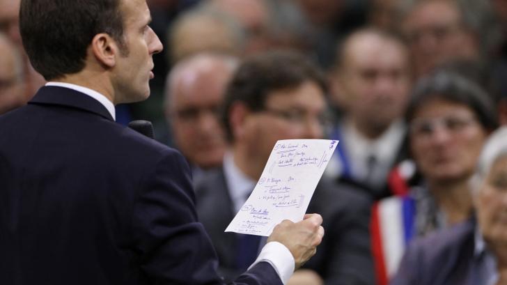 Le gouvernement s’engage à dévoiler les cahiers de doléance du grand débat (Emmanuel Macron en 2019)