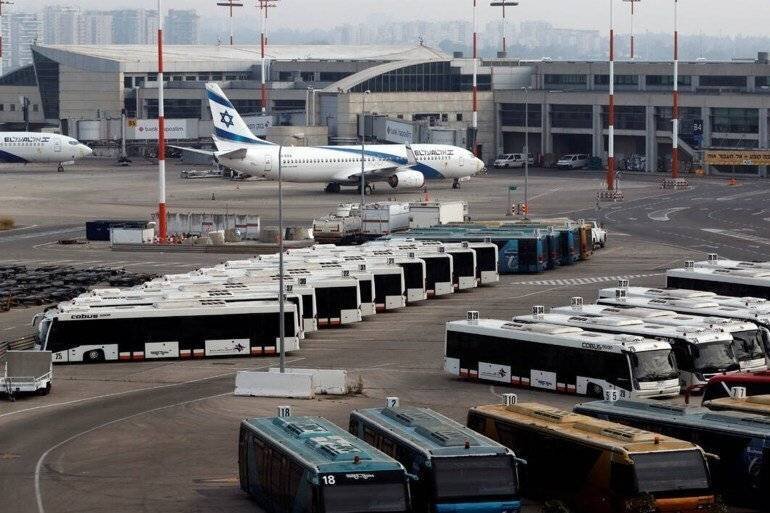 Un avion de la compagnie aérienne El Al sur le tarmac de l'aéroport international Ben Gourion, à Lod, près de Tel Aviv, Israël