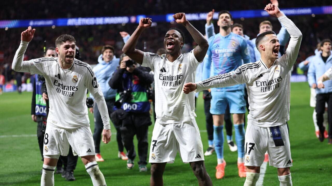 Les joueurs du Real Madrid célèbrent leur victoire aux tirs aux buts contre l'Atlético en 8es de finale de Ligue des champions, le 12 mars 2025, à Madrid.