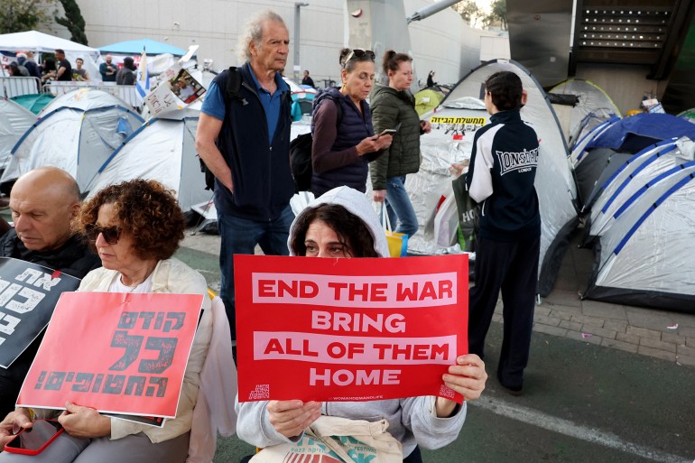 Des proches de captifs israéliens manifestent à Tel Aviv
