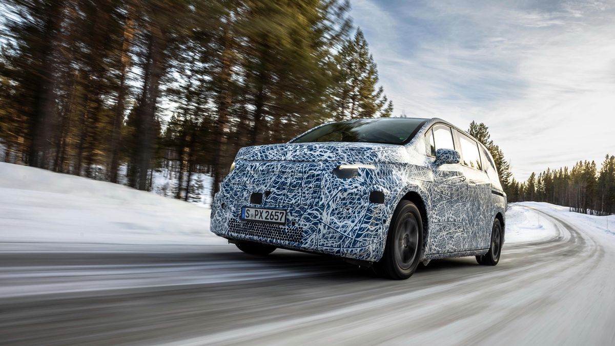 Mercedes-Benz Grossraumlimousine en test dans le froid.
