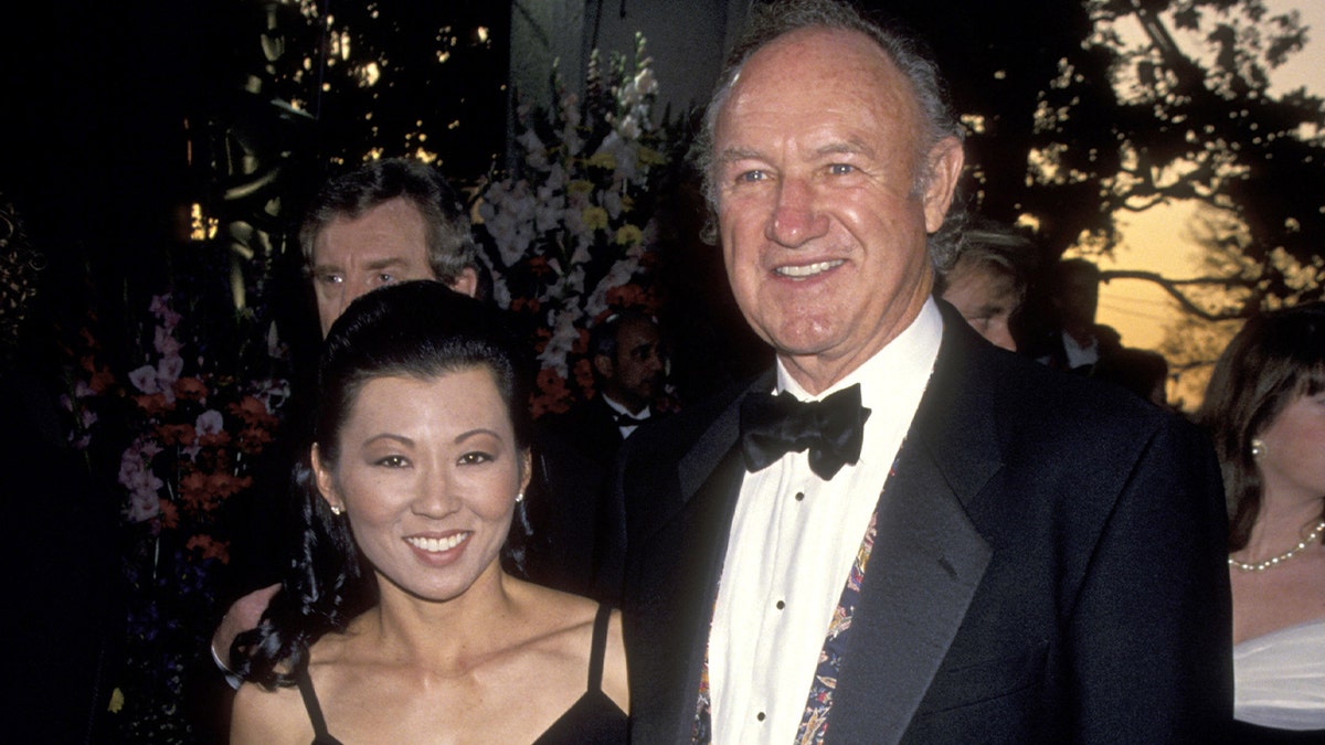 Gene Hackman et Betsy Arakawa souriant