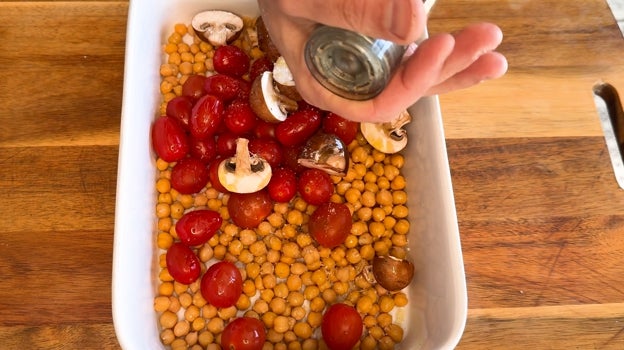 Mélange des ingrédients avant la cuisson