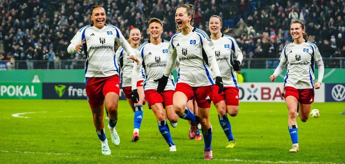Torjubel Hamburger SV après le but d'Emilia Hirche