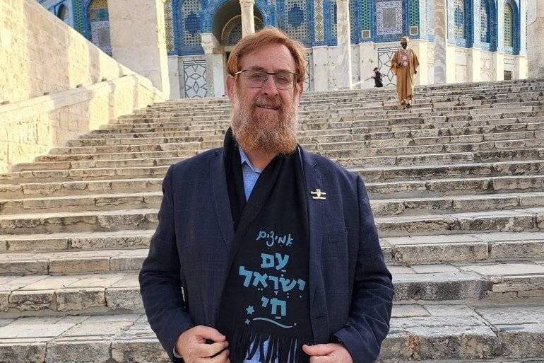 Yehuda Glick, un rabbin extrémiste, pénètre dans la mosquée Al-Aqsa.