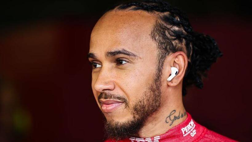 Lewis Hamilton souriant après la qualification au Grand Prix d'Australie