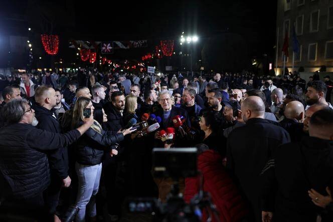 Le dirigeant du Parti démocrate, Sali Berisha, lors d’une manifestation contre l’interdiction de TikTok, à Tirana, en Albanie, le 15 mars 2025.