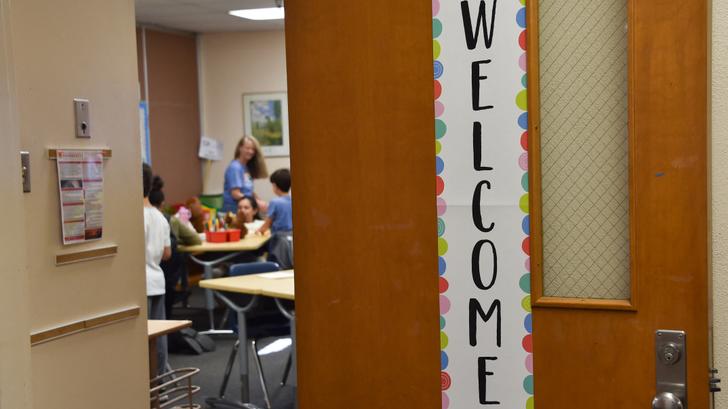 Photo d’une salle de classe aux États-Unis.