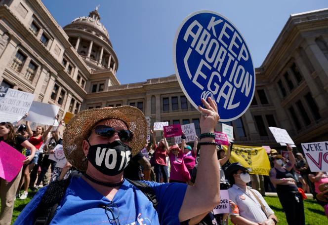 Des manifestants en faveur du droit à l’avortement, lors d’un rassemblement au Capitole de l’Etat du Texas, à Austin, le 14 mai 2022.