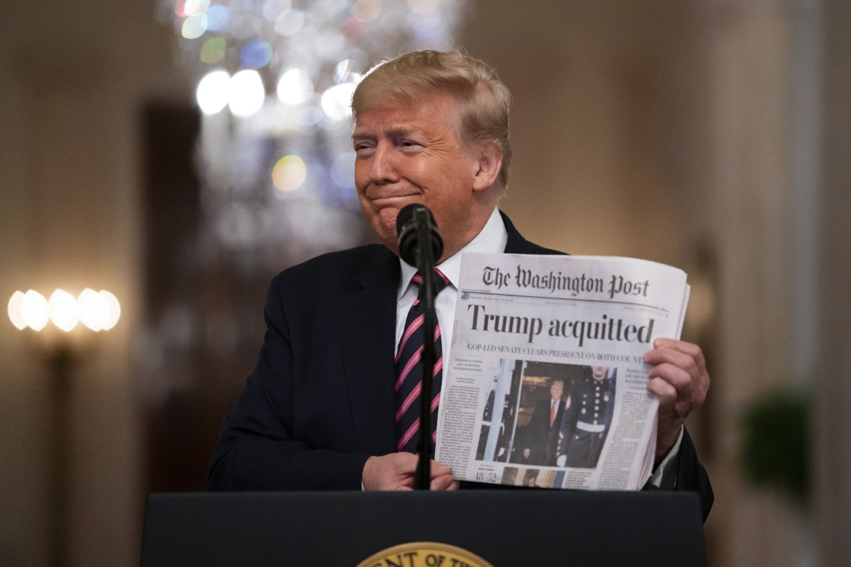 Trump présente une Schlagzeile à propos de son acquittement post-destitution.