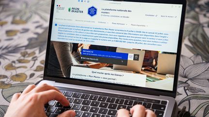 L'étude annuelle de l'Observatoire national des discriminations et de l'égalité dans le Supérieur révèle que l'origine étrangère d'une étudiante ou sa religion juive constituent un facteur de discrimination pour l'accès aux masters. (JEAN-MARC BARRERE / HANS LUCAS / AFP)