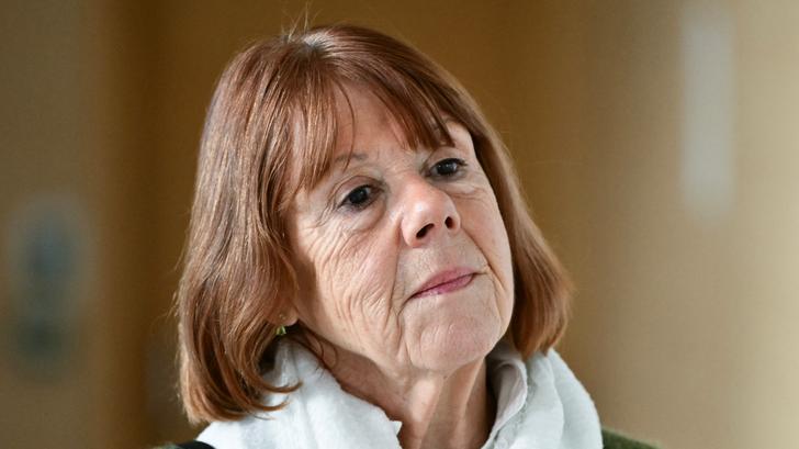 Gisèle Pelicot, victime de son ex-mari reconnu coupable de l’avoir droguée et violée et fait violer par cinquante autres hommes, publiera ses mémoires en janvier 2026.