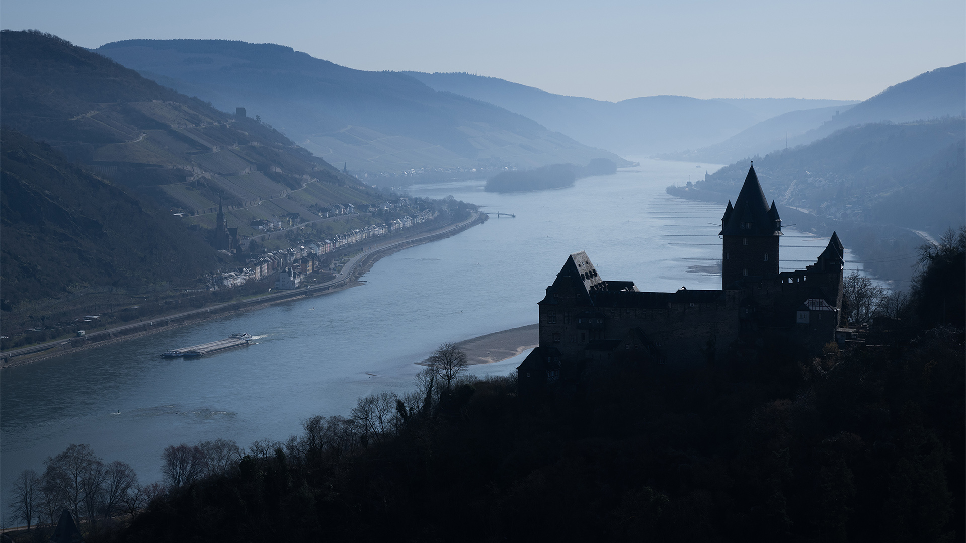 Das Mittelrheintal unter der Burg Stahleck | picture alliance/dpa Das Mittelrheintal unter der Burg Stahleck