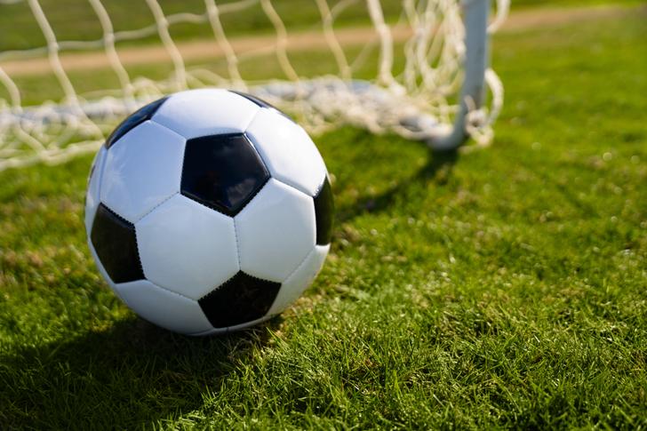 Les organisateurs de ce match de foot ont dû faire appel au public pour trouver un arbitre
