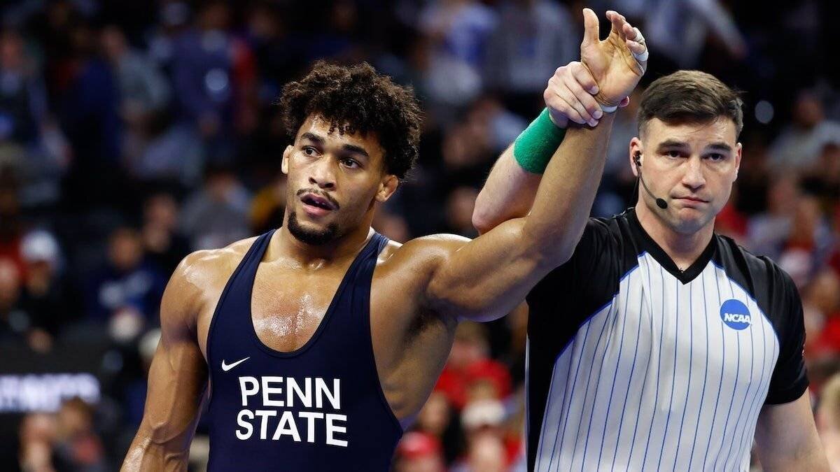 Carter Starocci lors du championnat NCAA à Philadelphie.