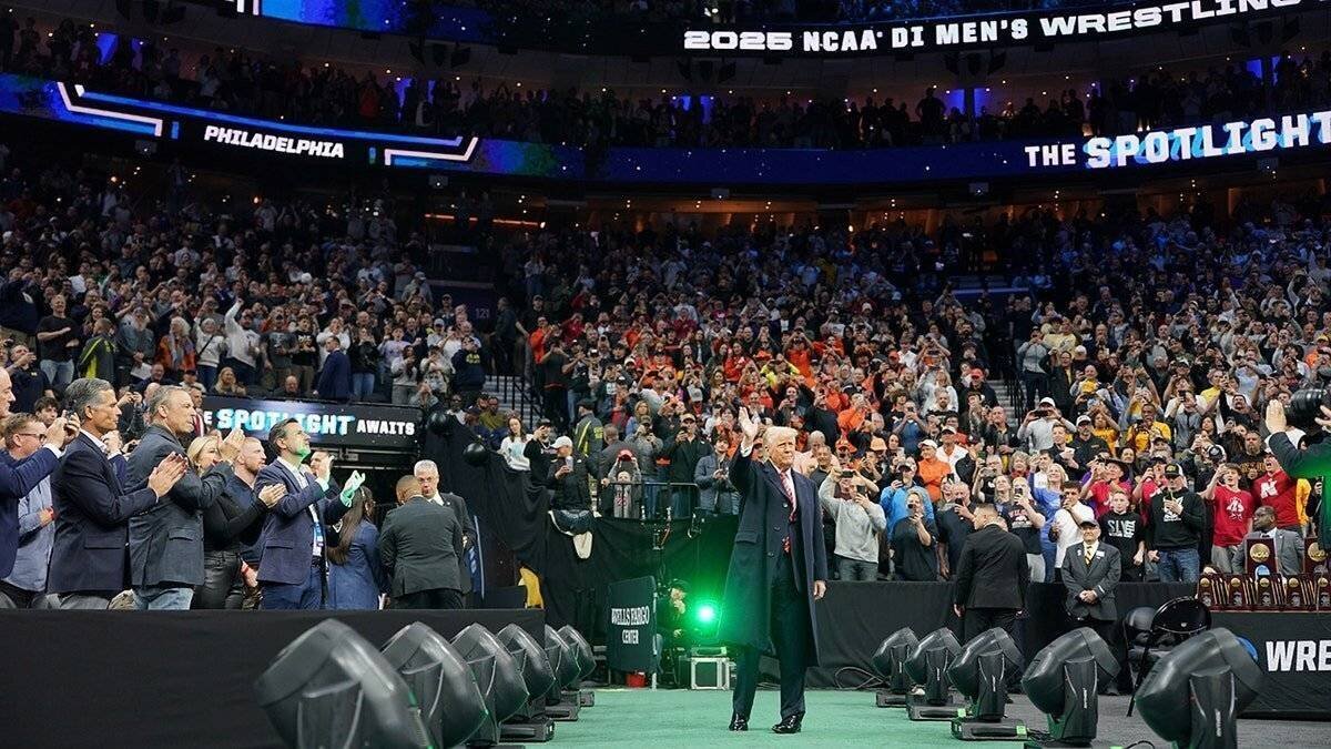 Donald Trump aux championnats NCAA de lutte