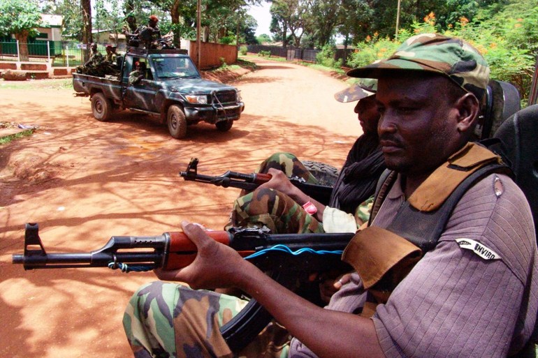 Combattants du groupe rebelle Séléka lors d'une opération de nettoyage dans la capitale.