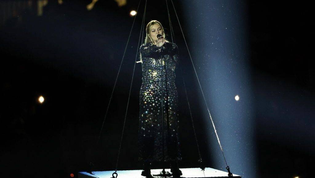 Louane lors de sa prestation au Stade de France