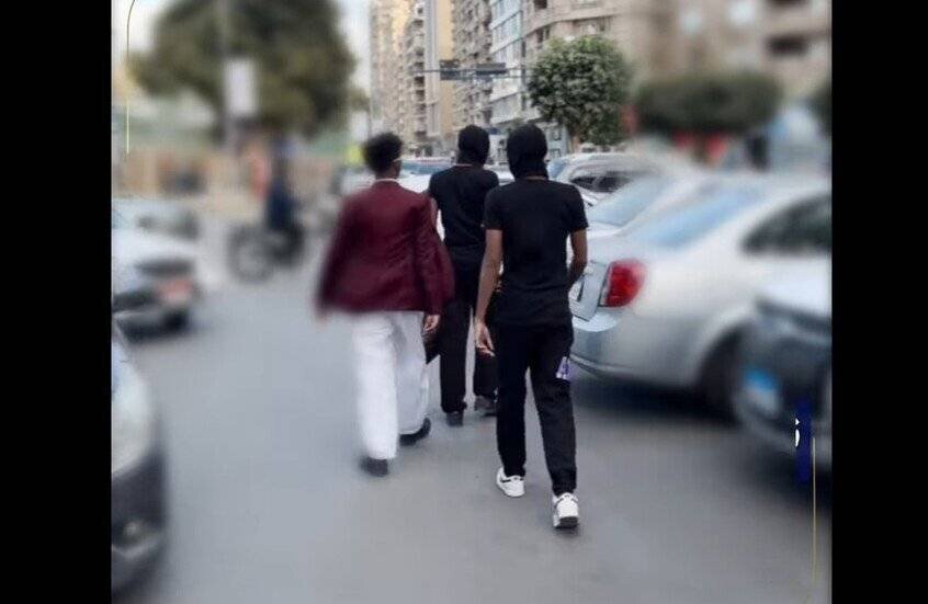 Les hommes masqués à Gizeh