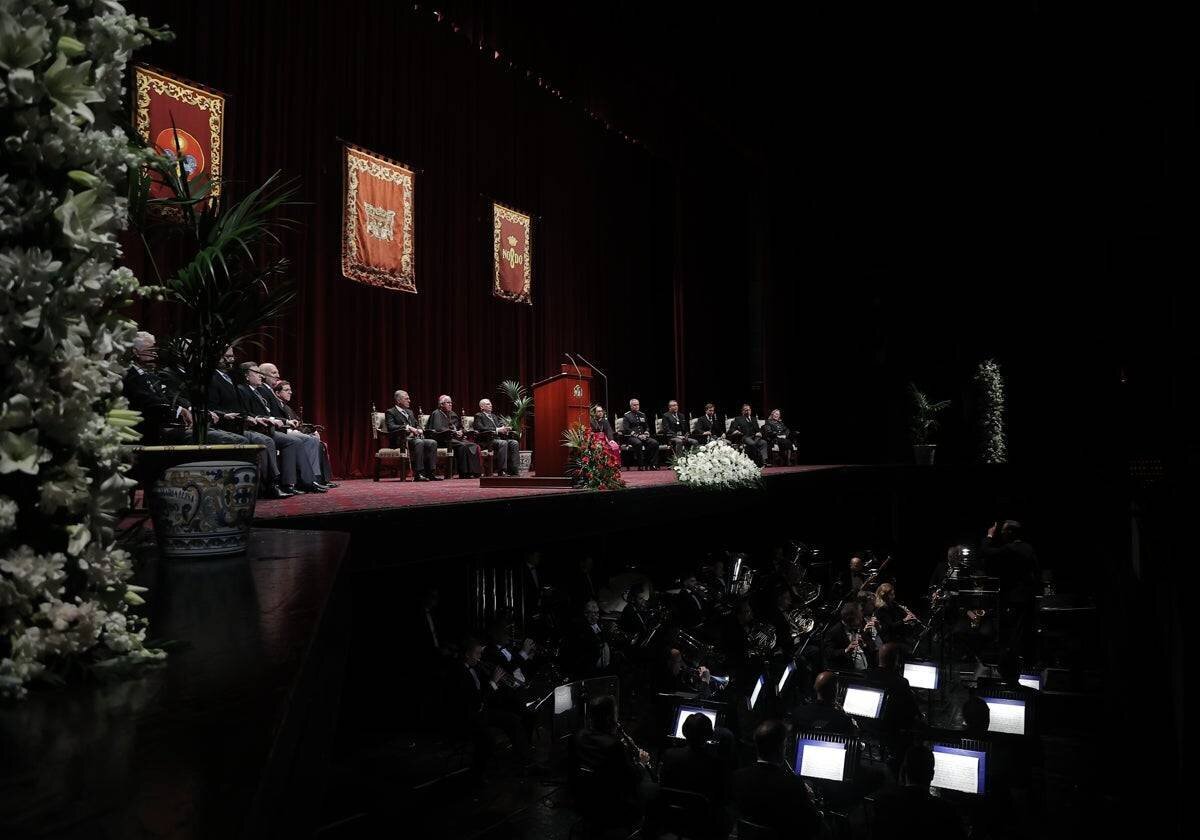 Scène du Théâtre de la Maestranza lors du pregón de la Semana Santa de Séville en 2024