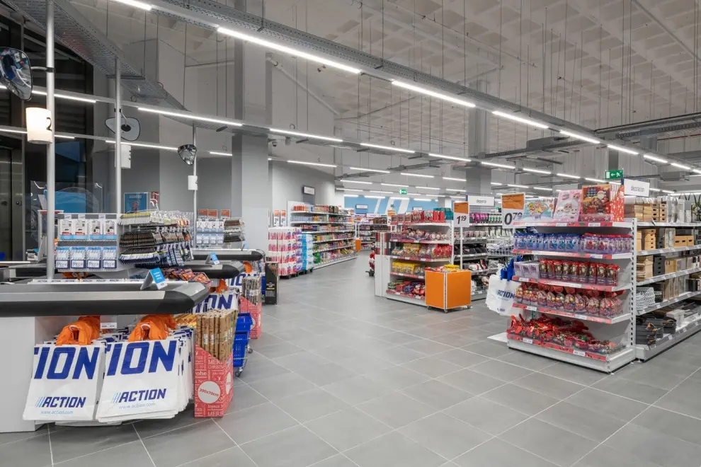 Intérieur d'un magasin Action en Espagne.