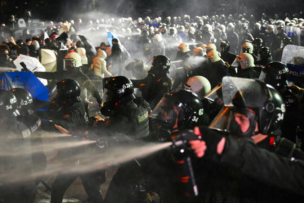 Face à la contestation, les autorités ont déployé d'importants effectifs de police à Istanbul, en Turquie, lundi 24 mars 2025.