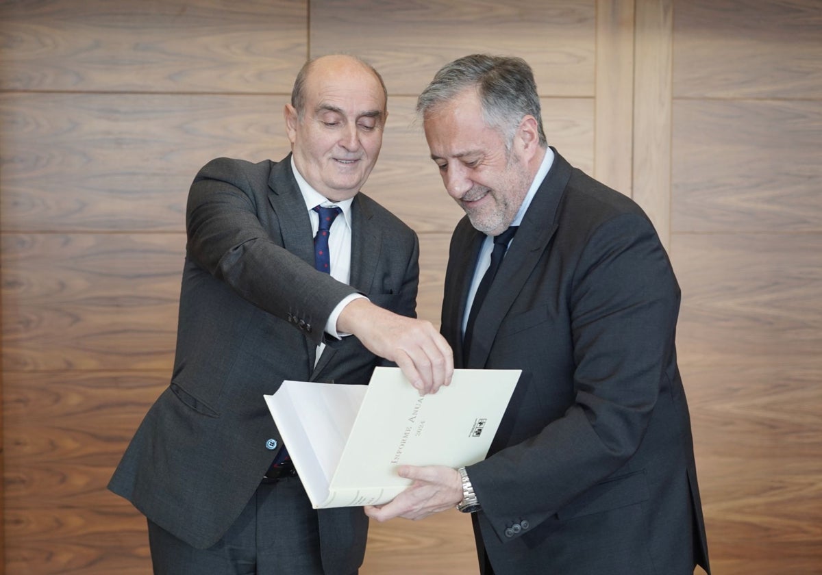 Le président des Cortes reçoit en son bureau le Procurador del Común