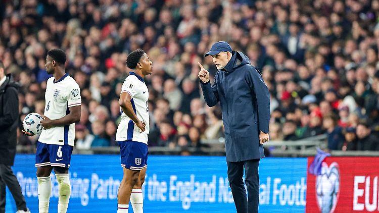 Thomas Tuchel rappelle à Myles Lewis-Skelly les responsabilités d'un footballeur.