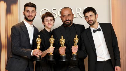 Hamdan Ballal et les trois autres coréalisateurs du documentaire 'No Other Land', le 2 mars 2025 à Hollywood.