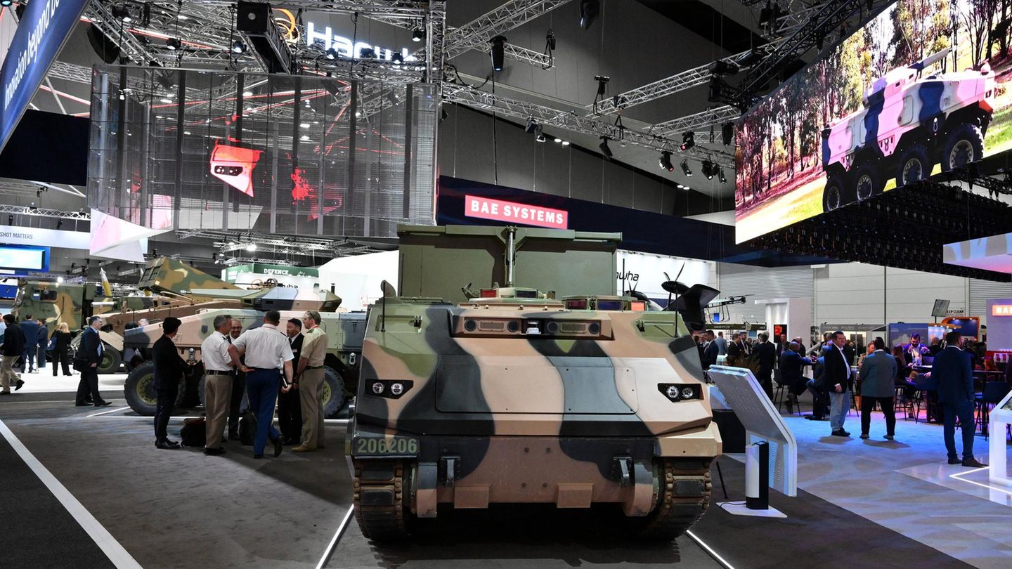 BAE Systems, le plus grand groupe d'armement en Europe, construit des systèmes d'armement pour les forces terrestres, navales et aériennes.