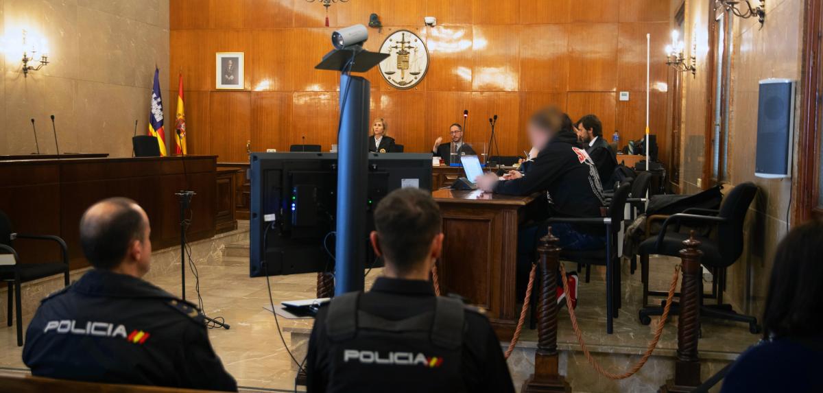 Le prévenu au tribunal à Mallorca lors de son procès pour meurtre.
