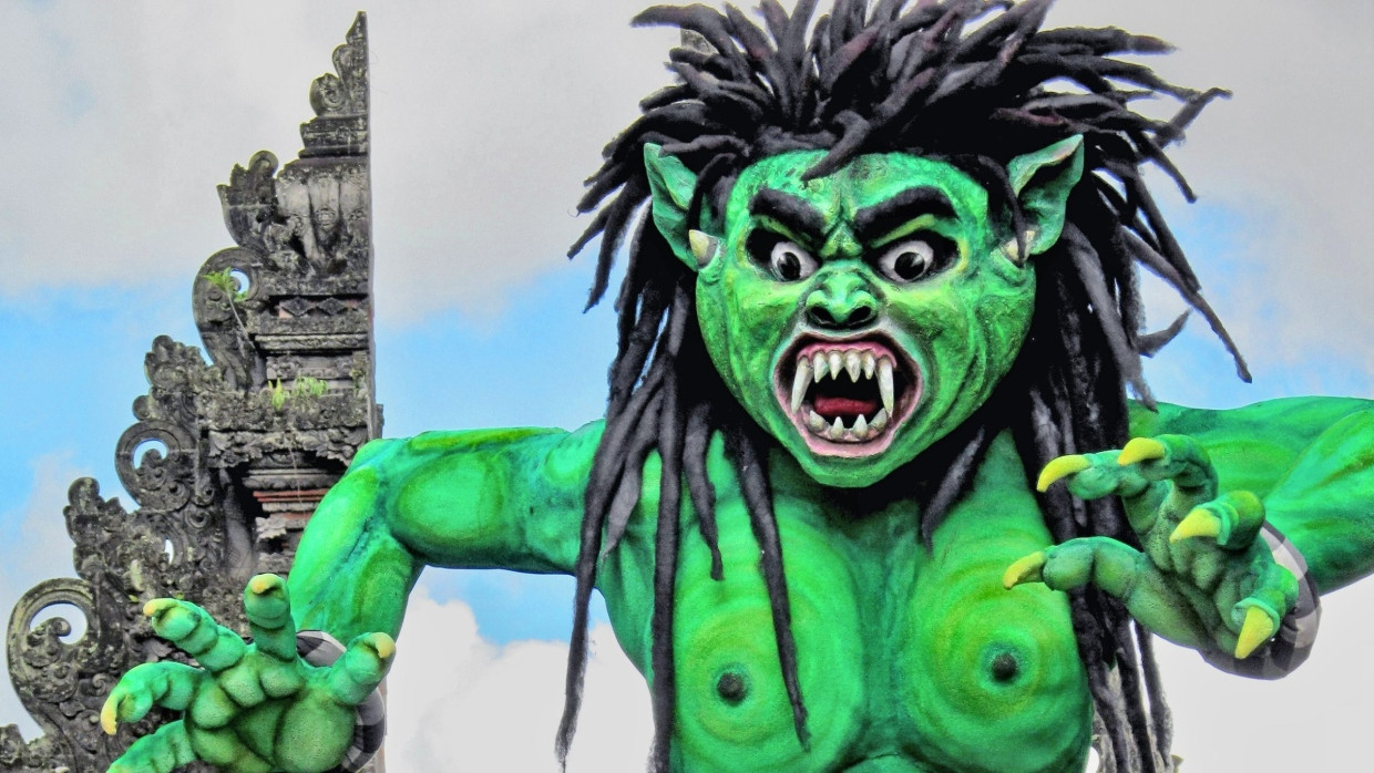 Furchteinflößend: Die selbstgebastelten Monster sollen Dämonen vertreiben.