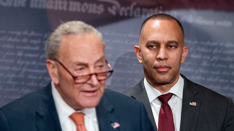 Les leaders démocrates au Congrès : Schumer et Jeffries.