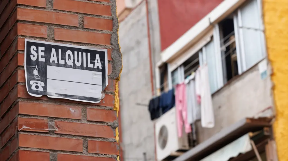 El casero me pide un aval bancario para alquilar el piso, ¿qué implicaciones puede tener para el inquilino?