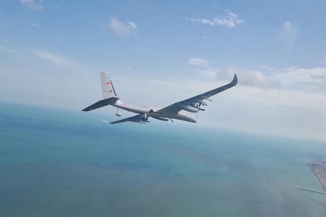 Un drone de combat Akinci, fabriqué par la société turque Baykar, au-dessus de l’Azerbaïdjan, en mai 2022.