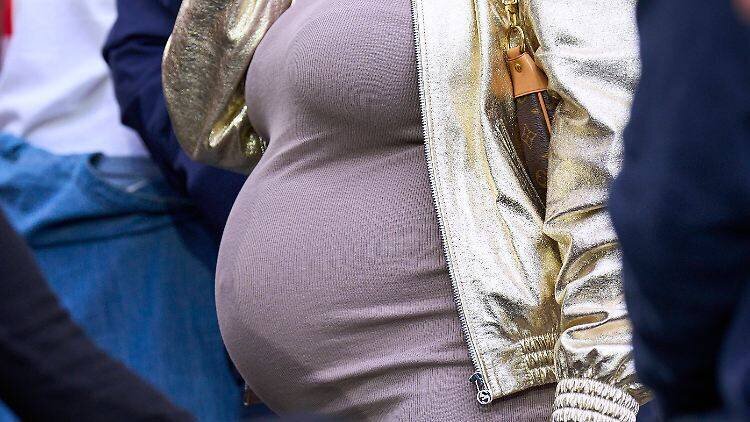 La nouvelle règle établit une norme minimale, les clubs peuvent faire de meilleures offres à leurs joueuses.