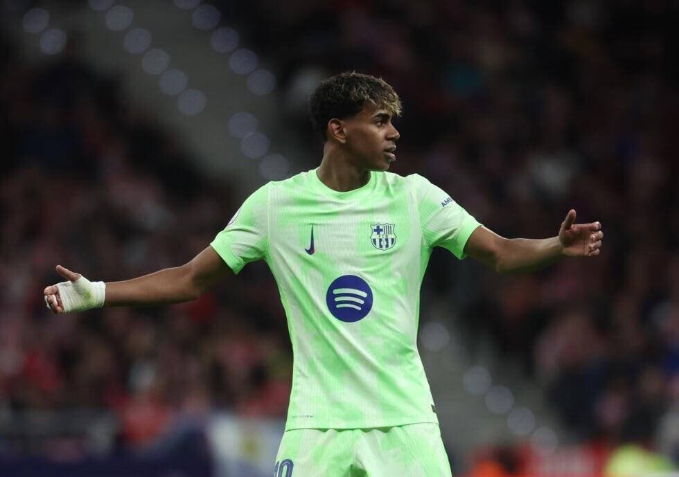 L'attaquant barcelonais Lamine Yamal pendant la demi-finale de Coupe du Roi entre le Barça et l'Atletico de Madrid dans le stade Metropolitano de Madrid le 2 avril 2025