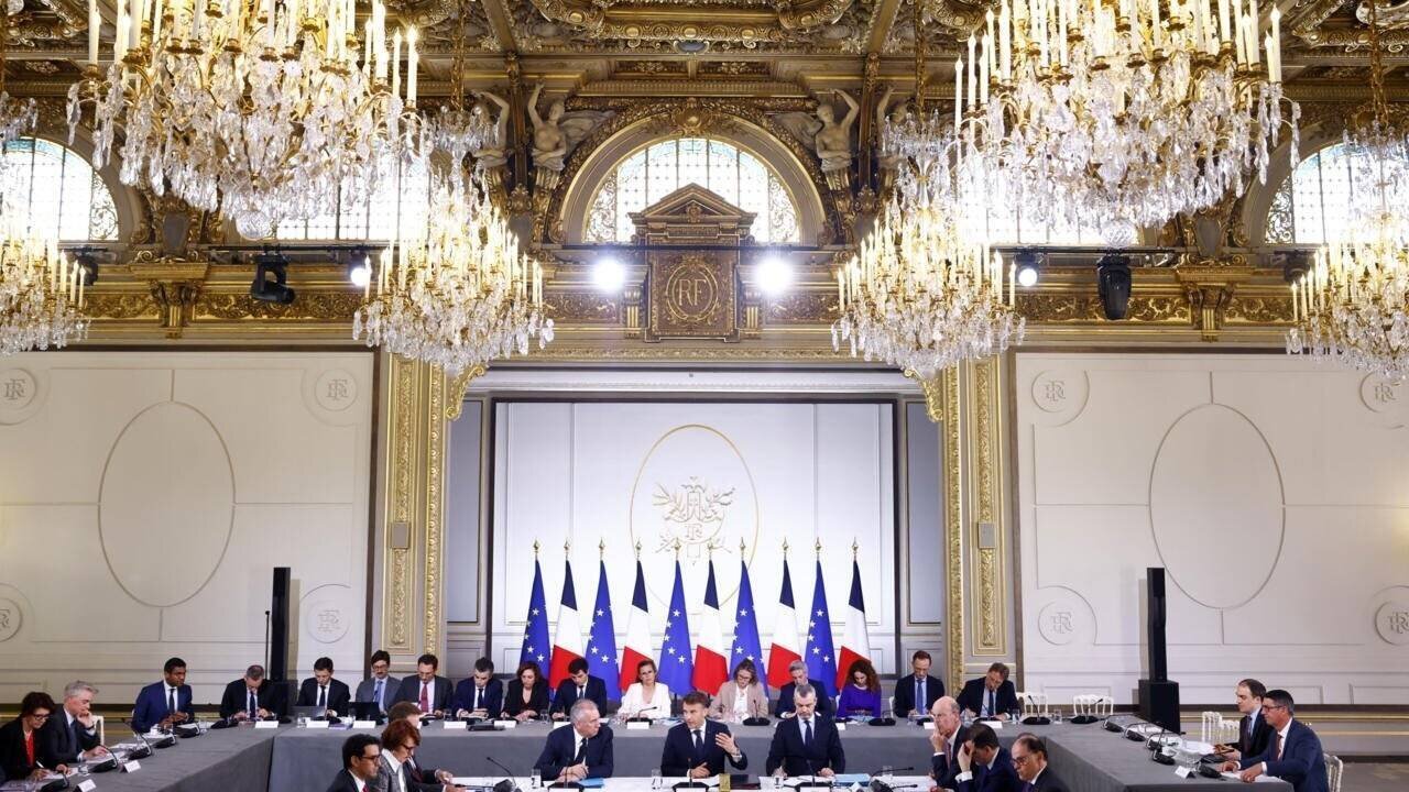 Le président français Emmanuel Macron a réuni des représentants des secteurs concernés par les droits de douane américains, à l'Élysée, à Paris, jeudi 3 avril 2025.