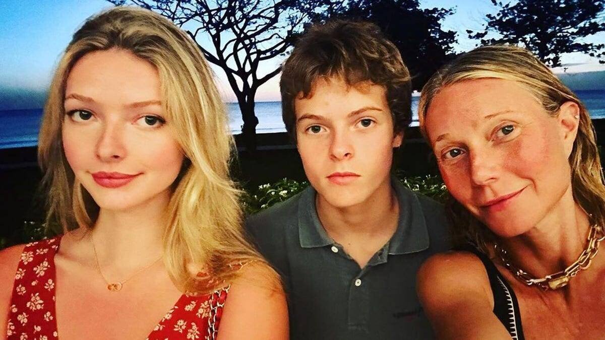 Apple Martin avec son frère Moses et leur mère Gwyneth Paltrow
