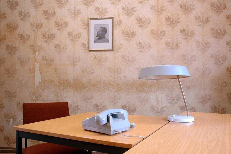 Un bureau de la Stasi avec des éléments historiques
