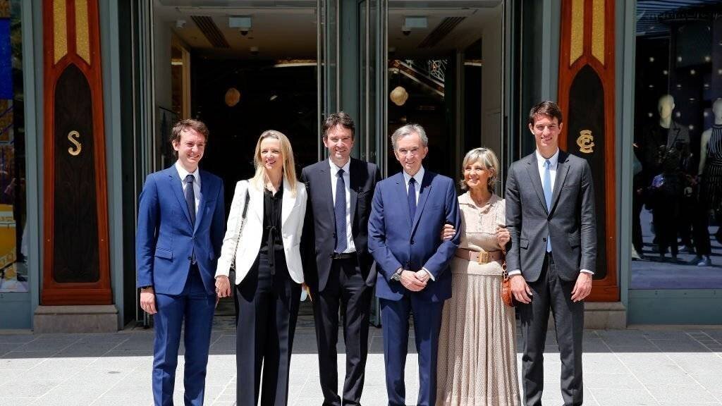 Bernard Arnault avec sa femme et quatre de ses enfants.